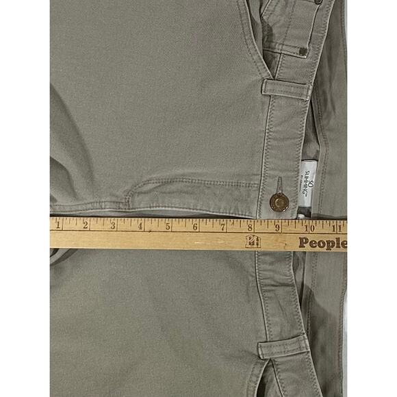 Chicos So Slimming Capri Pants Size 2.5 (34x20.5) Taupe Greige Mid Rise Stretchy - Picture 8 of 9